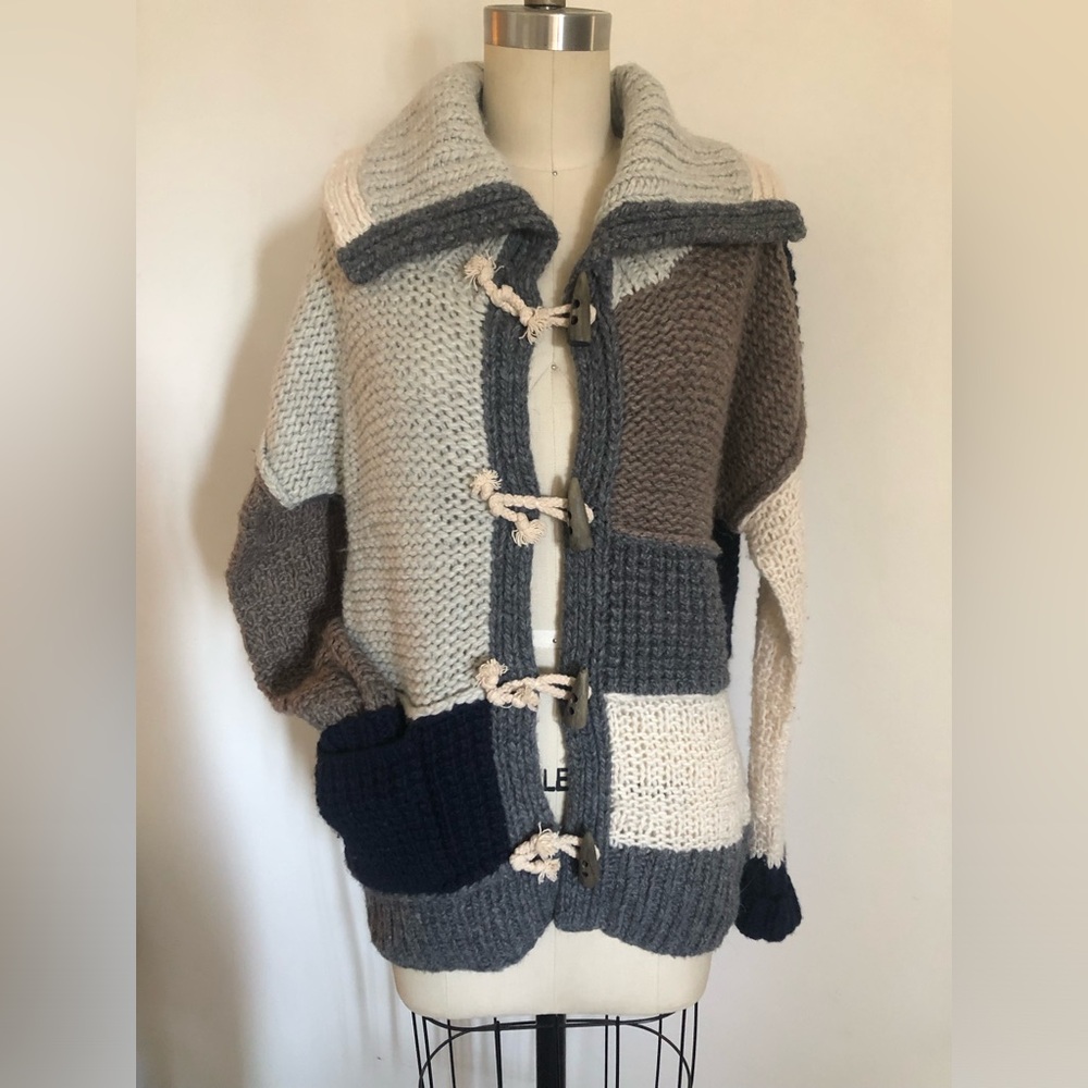 Cashmere cardigan with patchwork knit pattern.